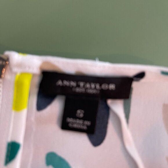Ann Taylor White Short Sleeve Blouse size Small - Picture 4 of 4
